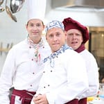 ロシアのドラマキッチンの3人のシェフ
