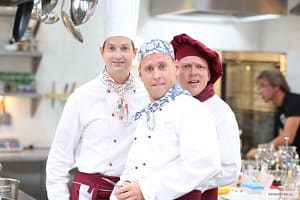 ロシアのドラマキッチンの3人のシェフ